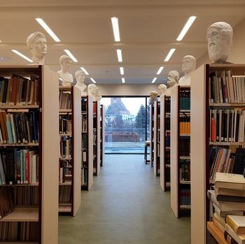 Bibliothek_Blick_in_den_Franz-_und_Eva_Rutzen_Lesesaal_2